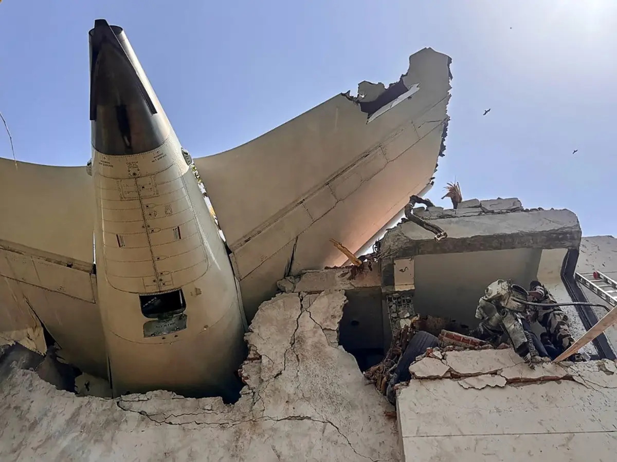 AI-171 Absturz: Flieger debattieren über Boeings Treibstoffschalter und ...