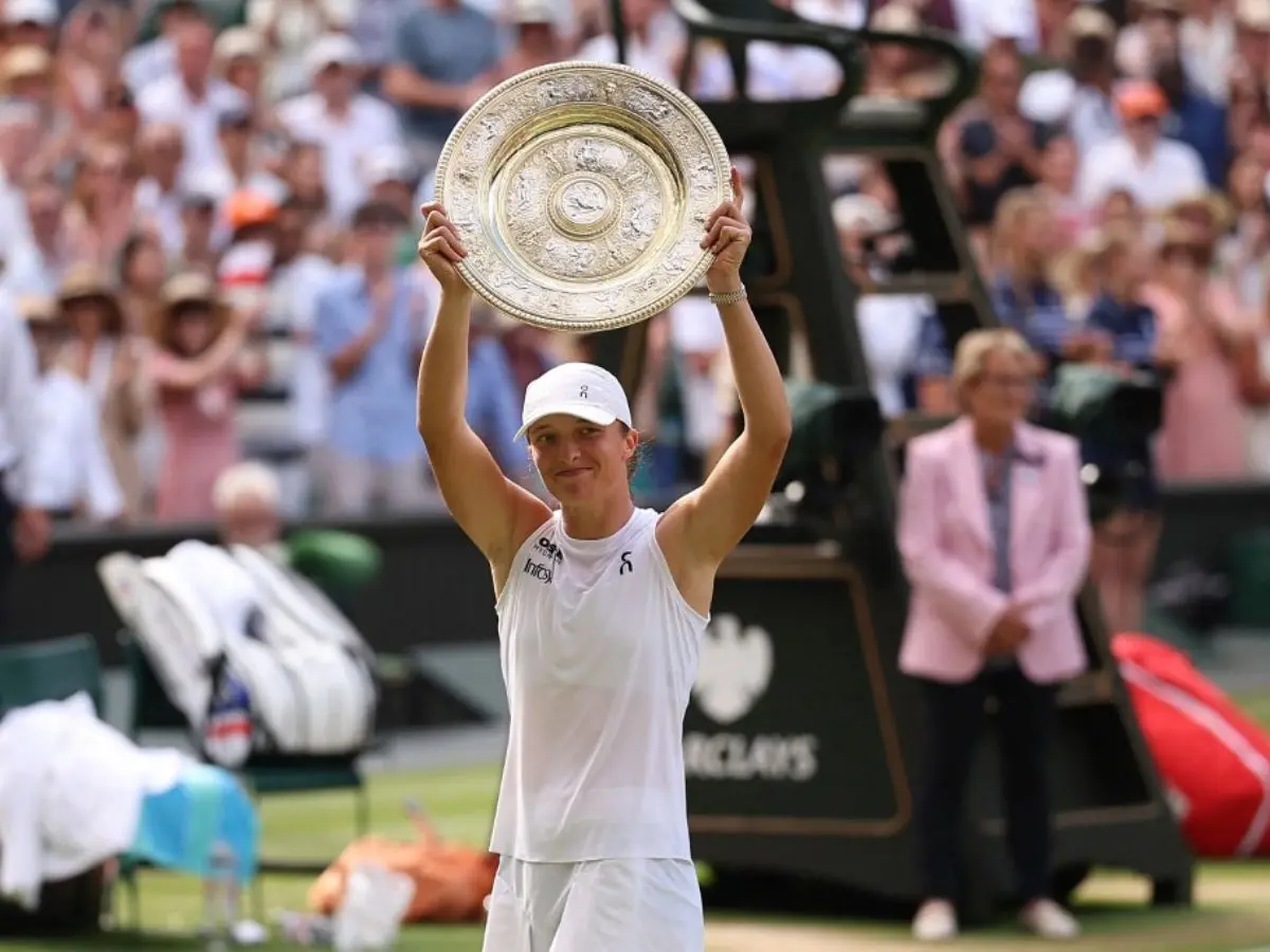 Iga Swiatek claims maiden Wimbledon title in historic win over American Anisimova