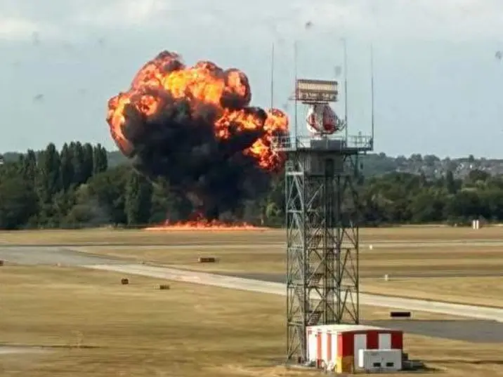 Pilots waved at children: Family watched Beech B200 Super King Air burst into flames at London's Southend Airport Pilots waved at children: Family watched Beech B200 Super King Air burst into flames at London's Southend Airport