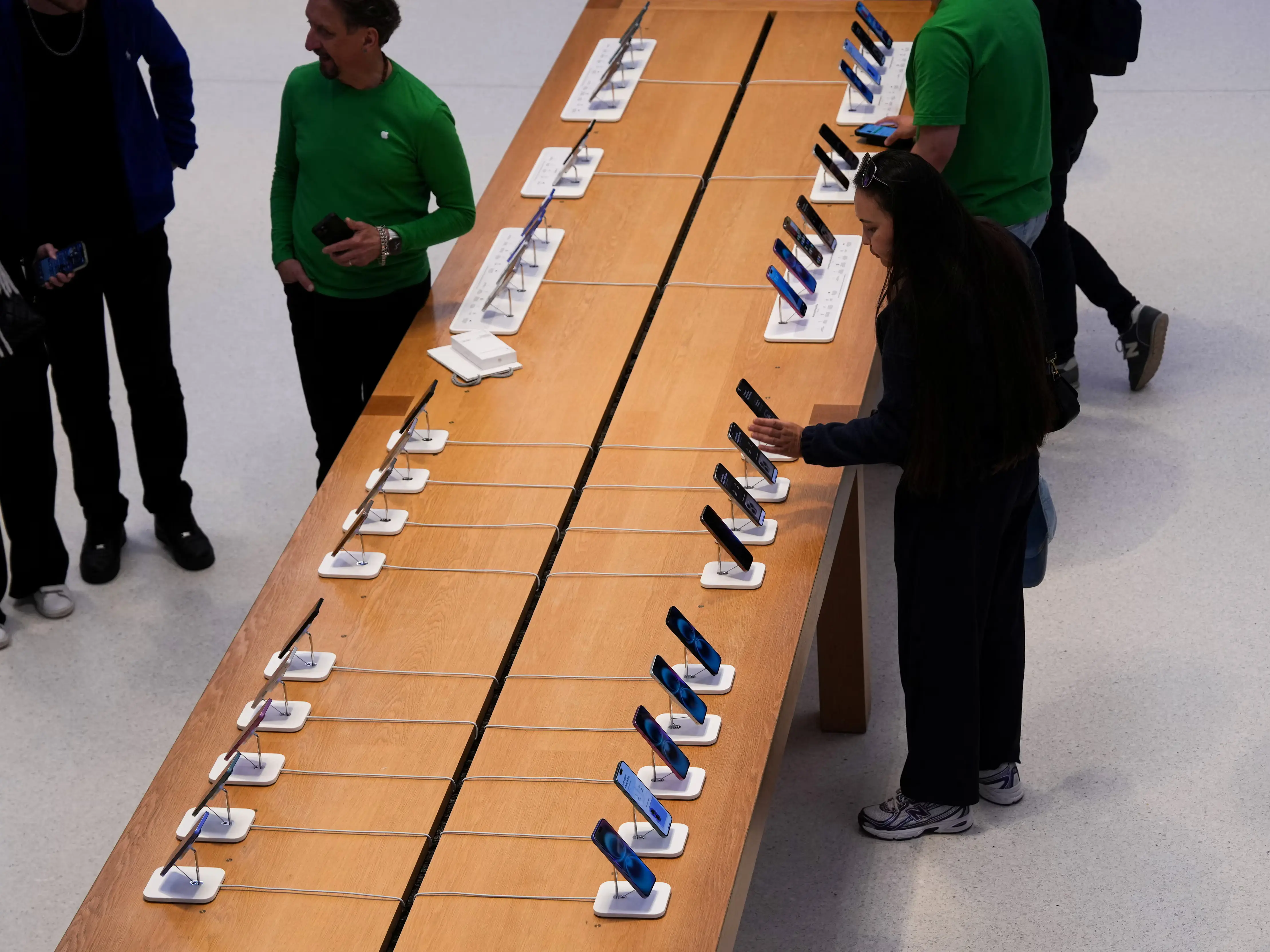 Global smartphone shipment growth hits 1% in Q2 amid US tariff worries Global smartphone shipment growth hits 1% in Q2 amid US tariff worries