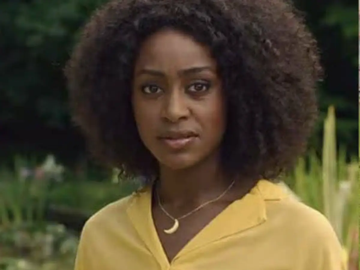 Behind Her Eyes (2021)