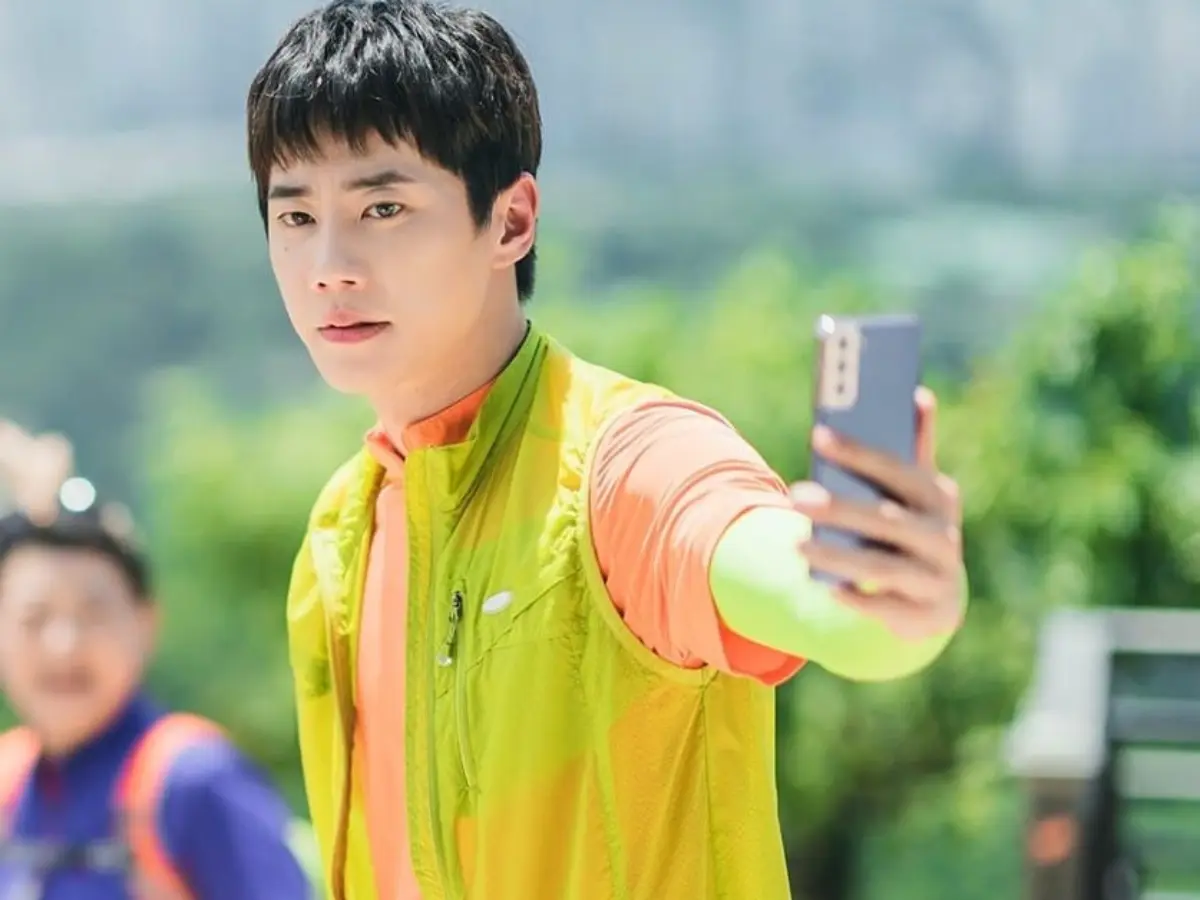 Let Me Be Your Knight (2021)