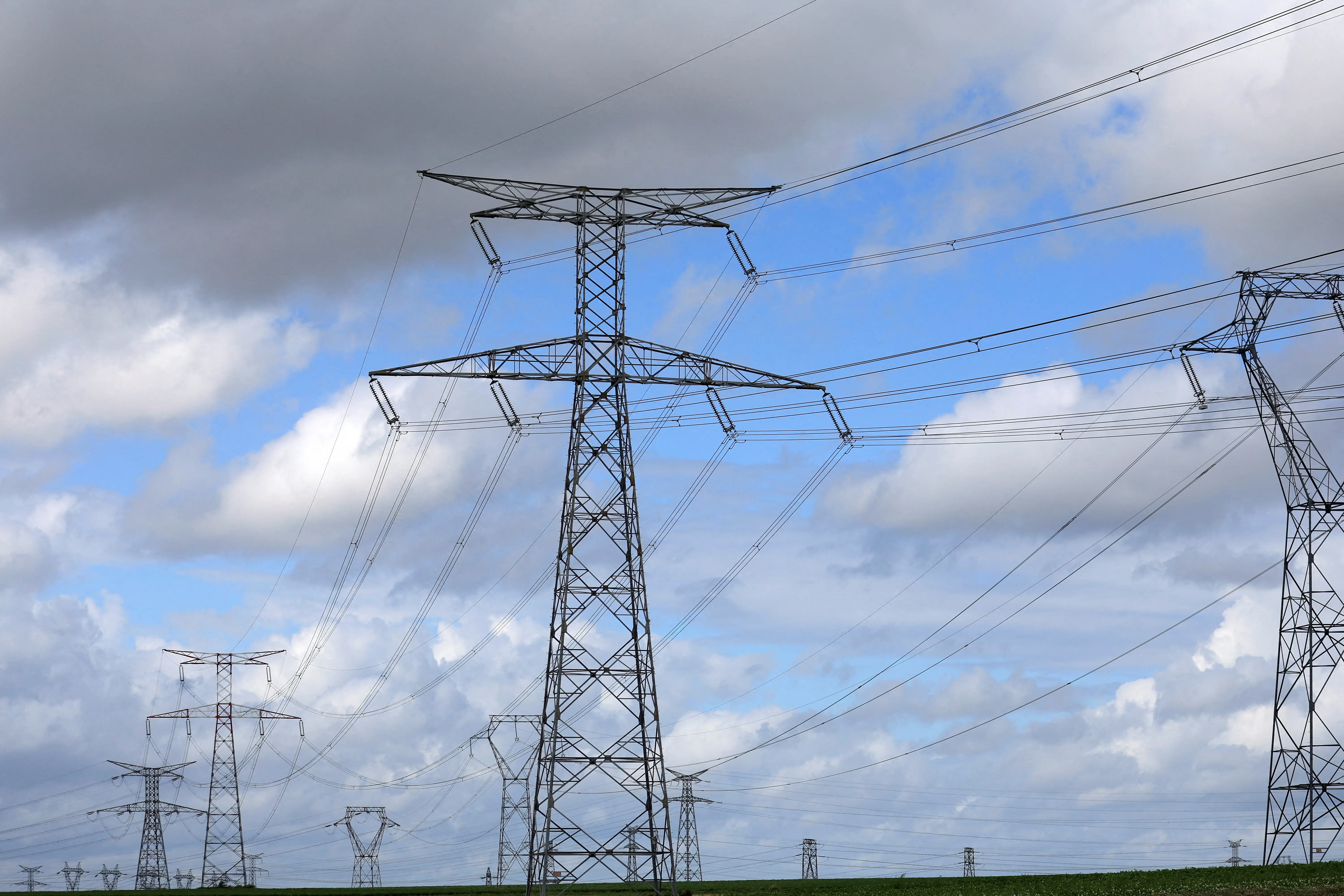 French power prices spike 41% as heatwave drives cooling demand