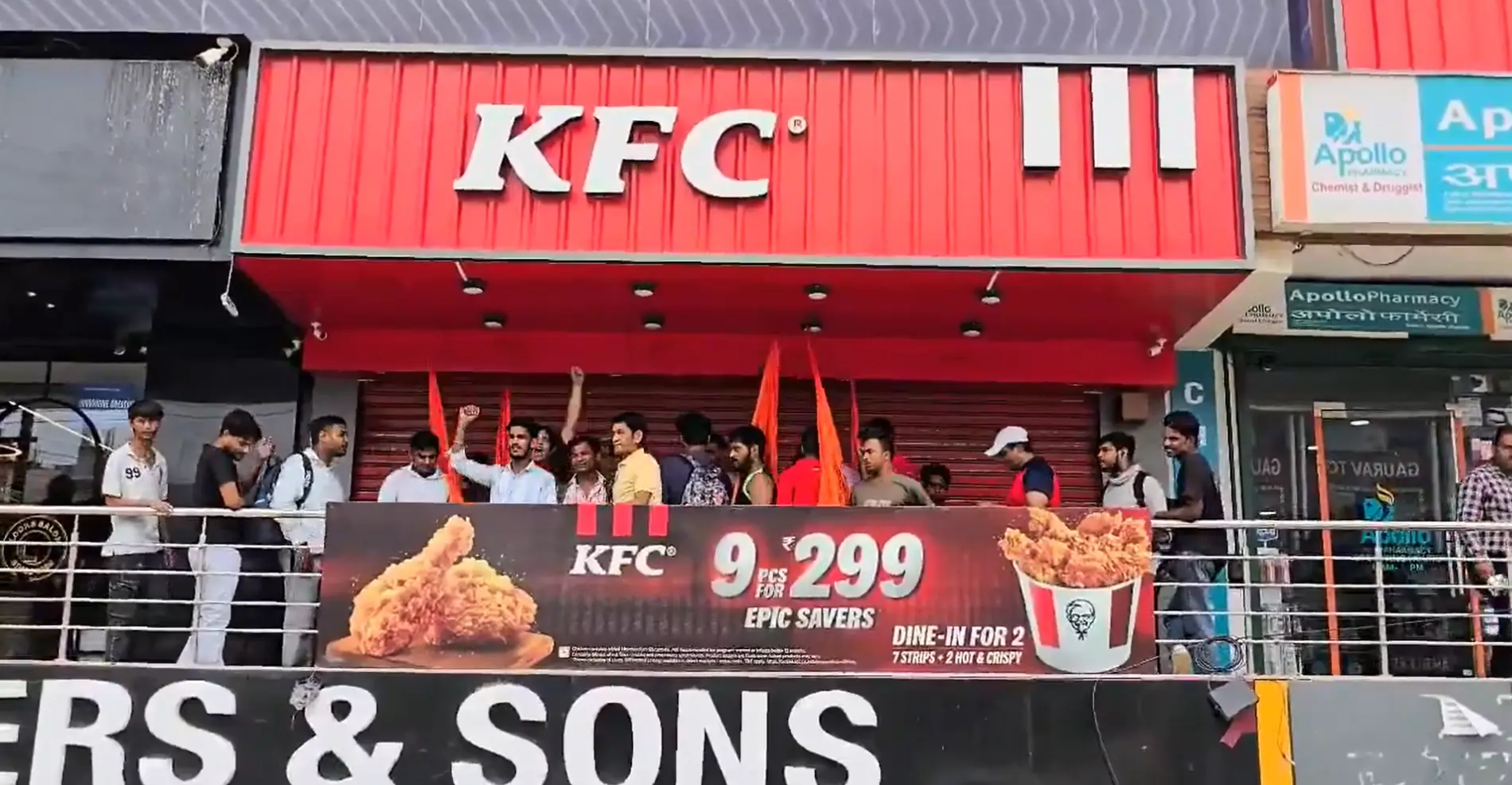 WATCH-Right-wing group protests outside KFC over meat sale during Shravan, demands vegetarian menu