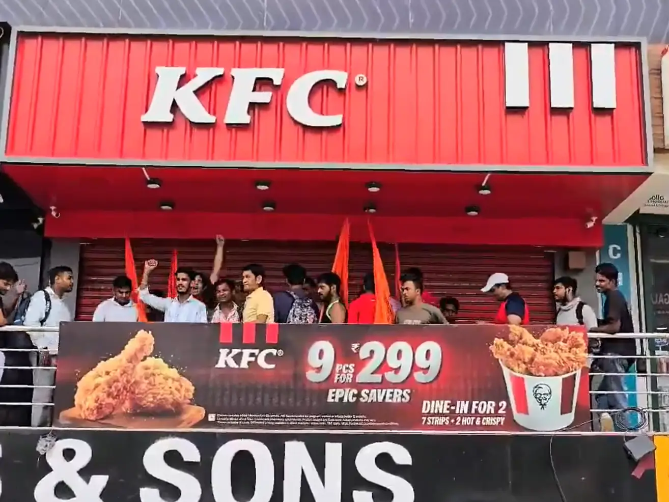 WATCH-Right-wing group protests outside KFC over meat sale during Shravan, demands vegetarian menu WATCH-Right-wing group protests outside KFC over meat sale during Shravan, demands vegetarian menu
