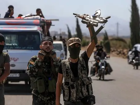 Video claims to show hundreds of Arab tribal fighters moving towards Syria to fight Druze
