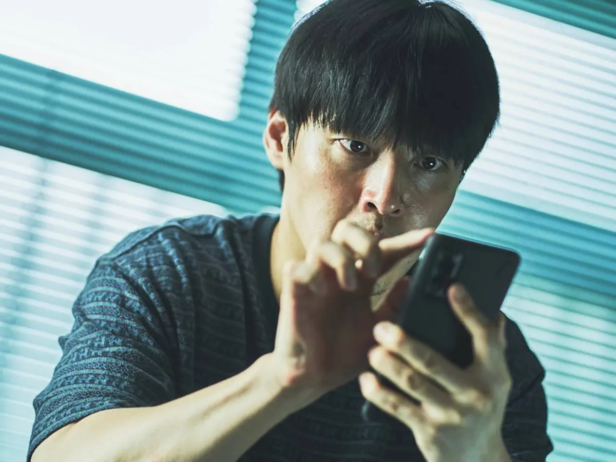 Wall to Wall review: Korean psychological thriller starring Kang Ha-neul tumbles under weight of twists and turns