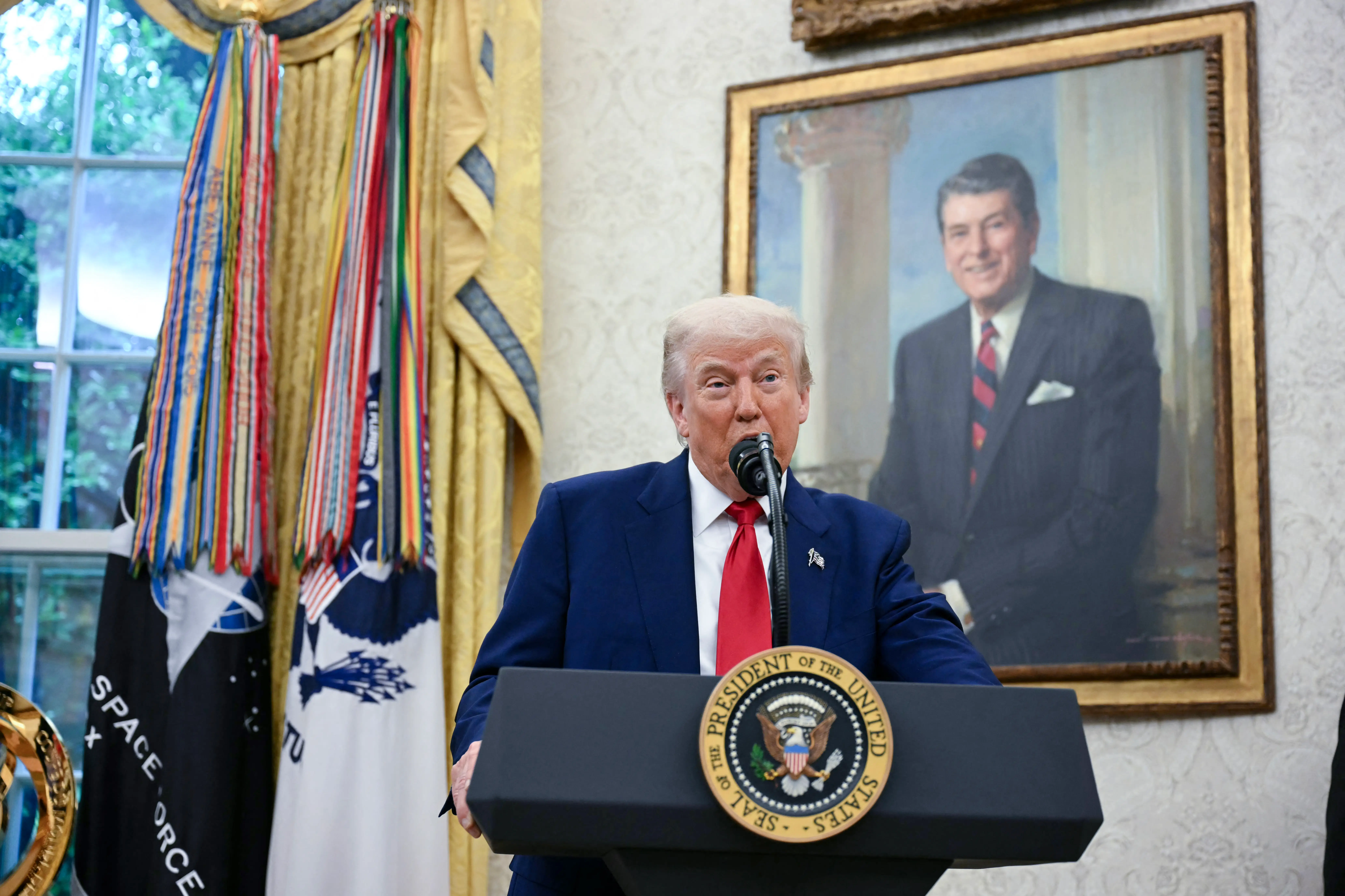 Trump pushes higher tariffs on EU imports as trade talks stall
