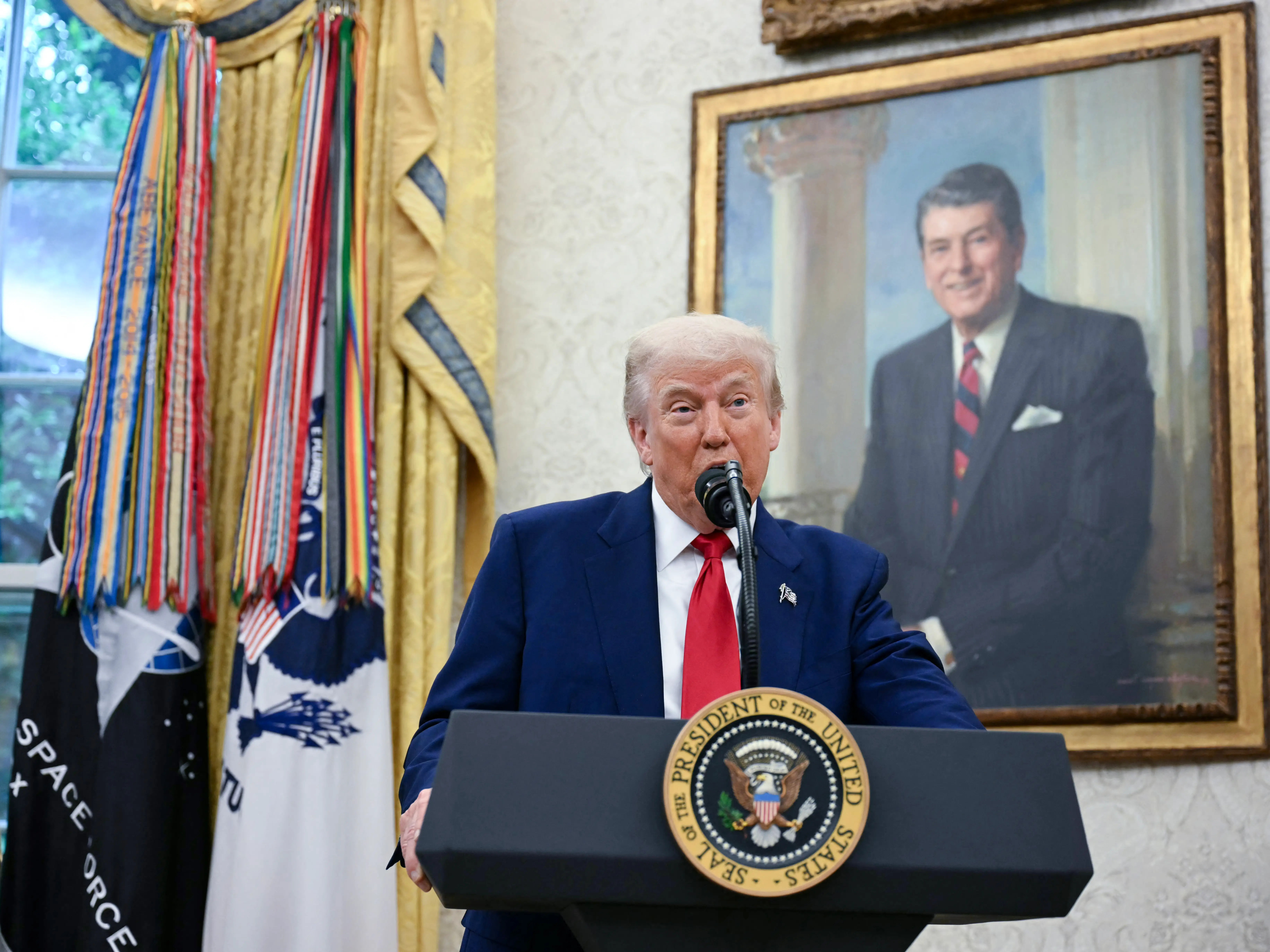 Trump pushes higher tariffs on EU imports as trade talks stall Trump pushes higher tariffs on EU imports as trade talks stall