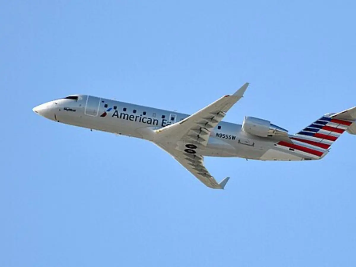 Mid-air scare for SkyWest Airlines: Unruly passenger tries to open emergency exit, threatens to kill flight attendant