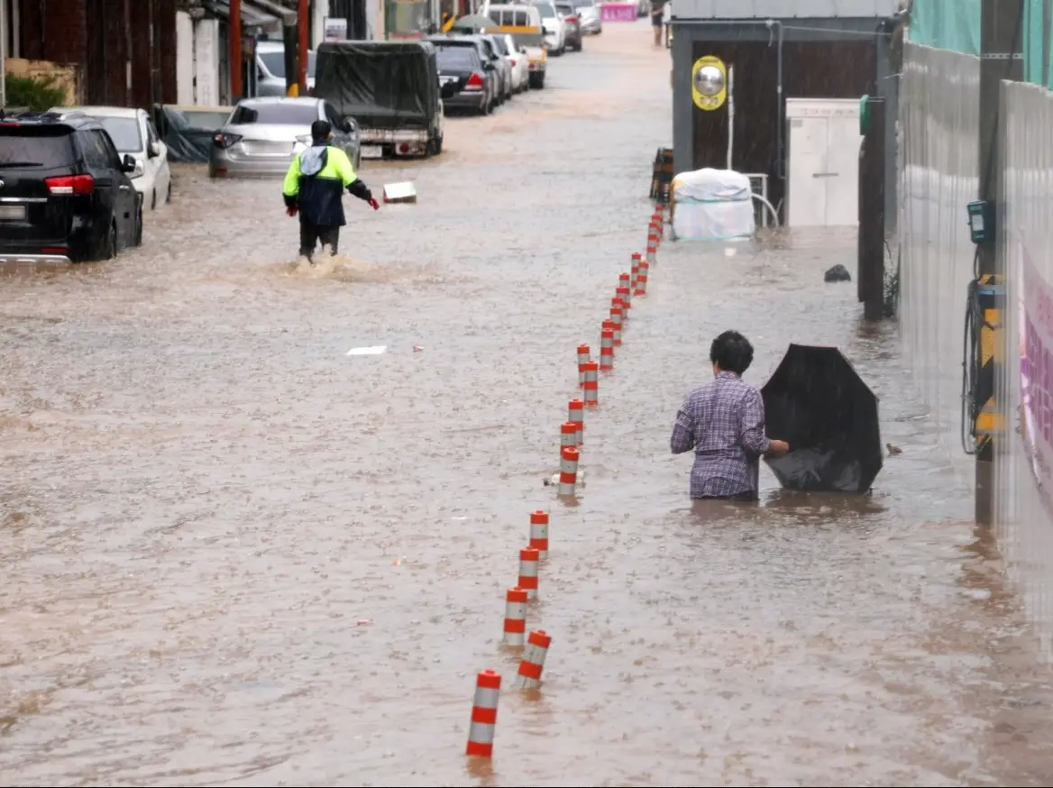 ‘Evacuate immediately’: Deadly landslide hits South Korea as record rains trigger chaos ‘Evacuate immediately’: Deadly landslide hits South Korea as record rains trigger chaos