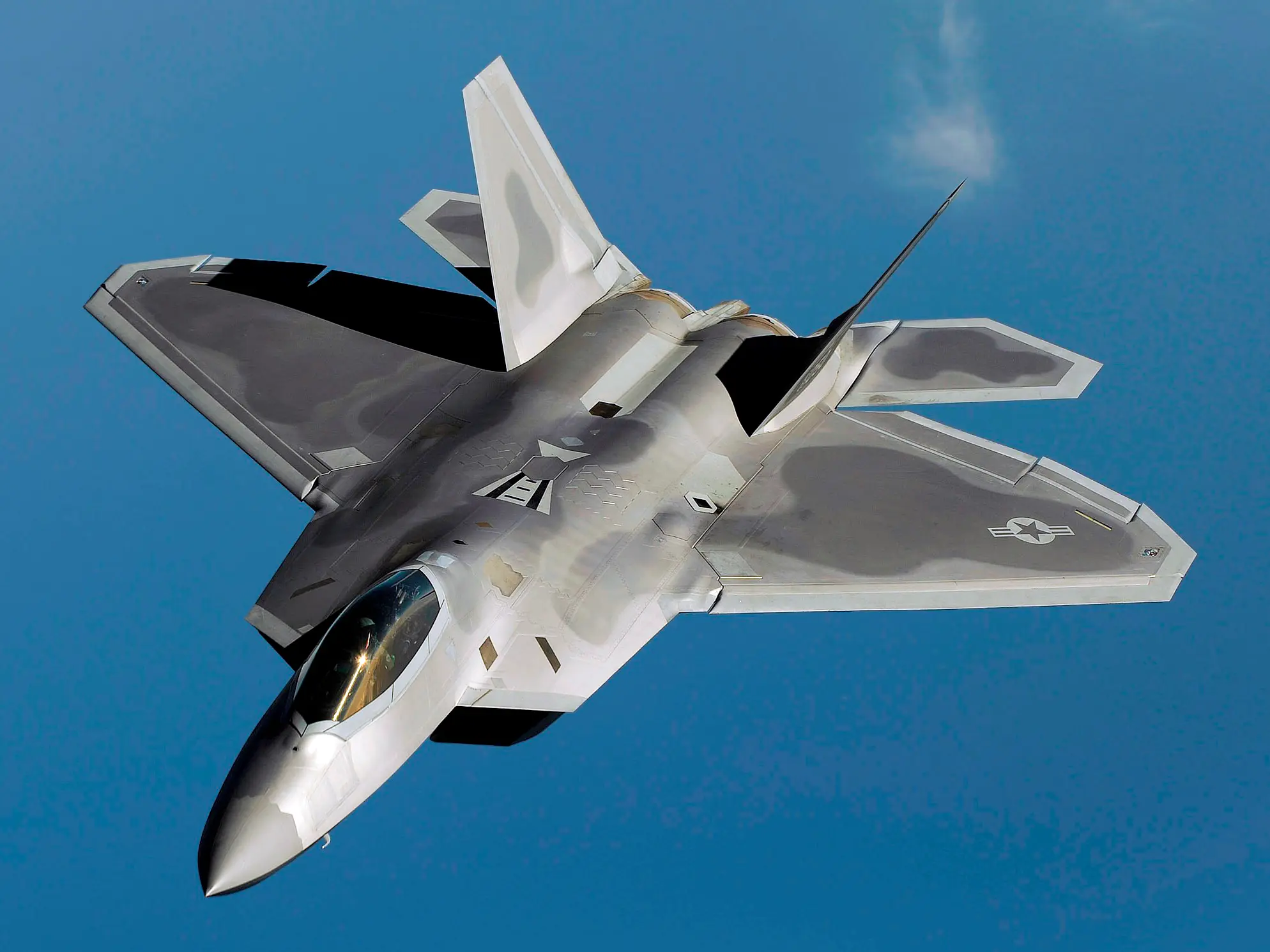 F-22 Raptor invisible in the sky