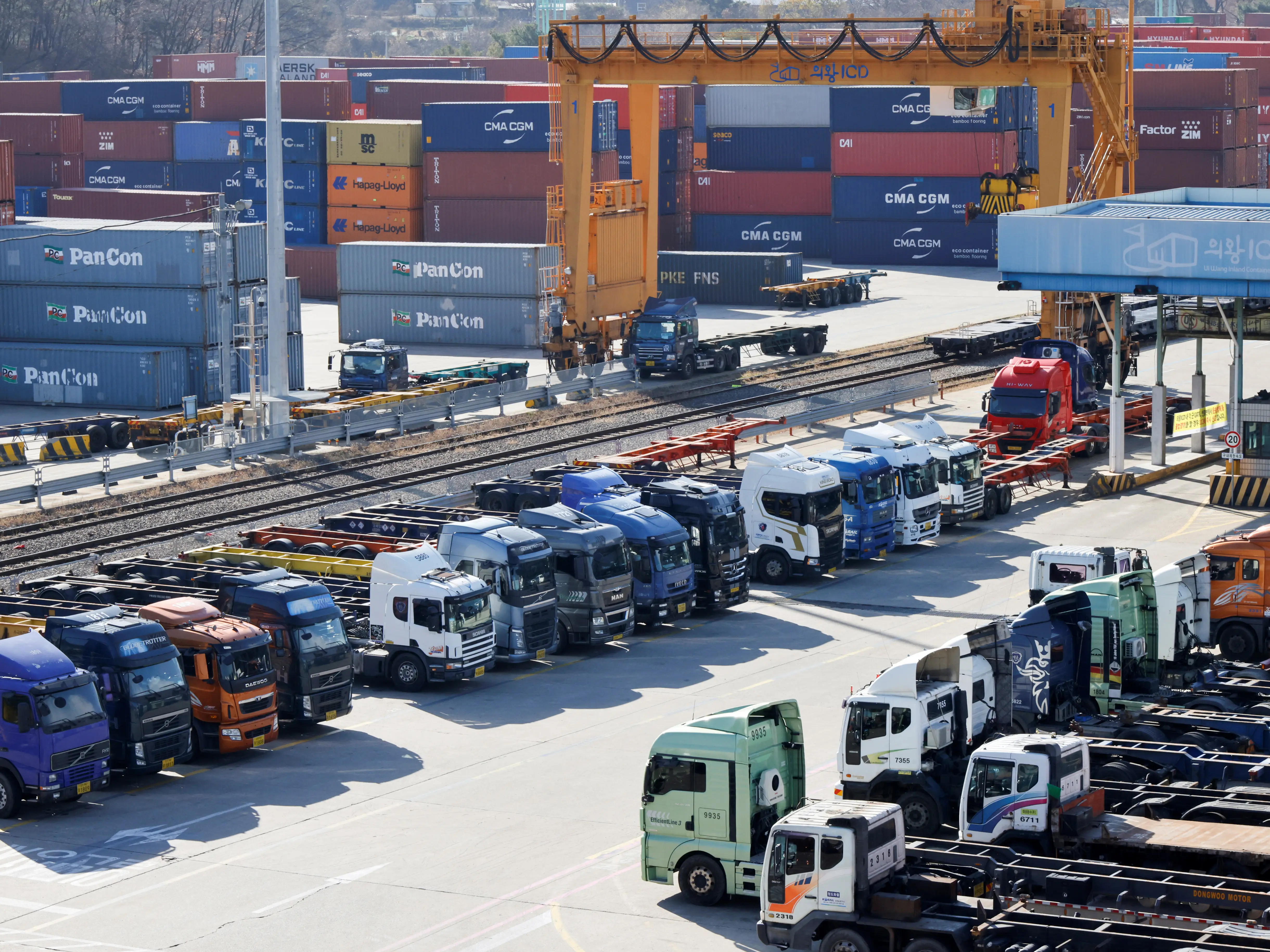 South Korea’s exports remain strong as US tariff threat looms South Korea’s exports remain strong as US tariff threat looms