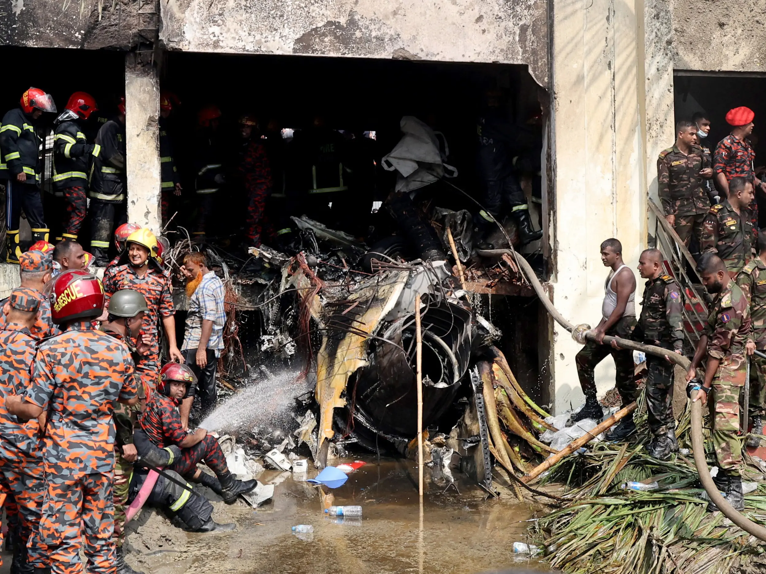 Bangladesh jet crash: Pilot dies, along with 18 others after Air Force jet crashes into college Bangladesh jet crash: Pilot dies, along with 18 others after Air Force jet crashes into college