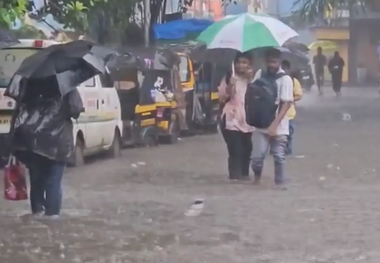 Which areas in Mumbai are worst hit by heavy rain? Full update on flooding, road closures and train disruptions