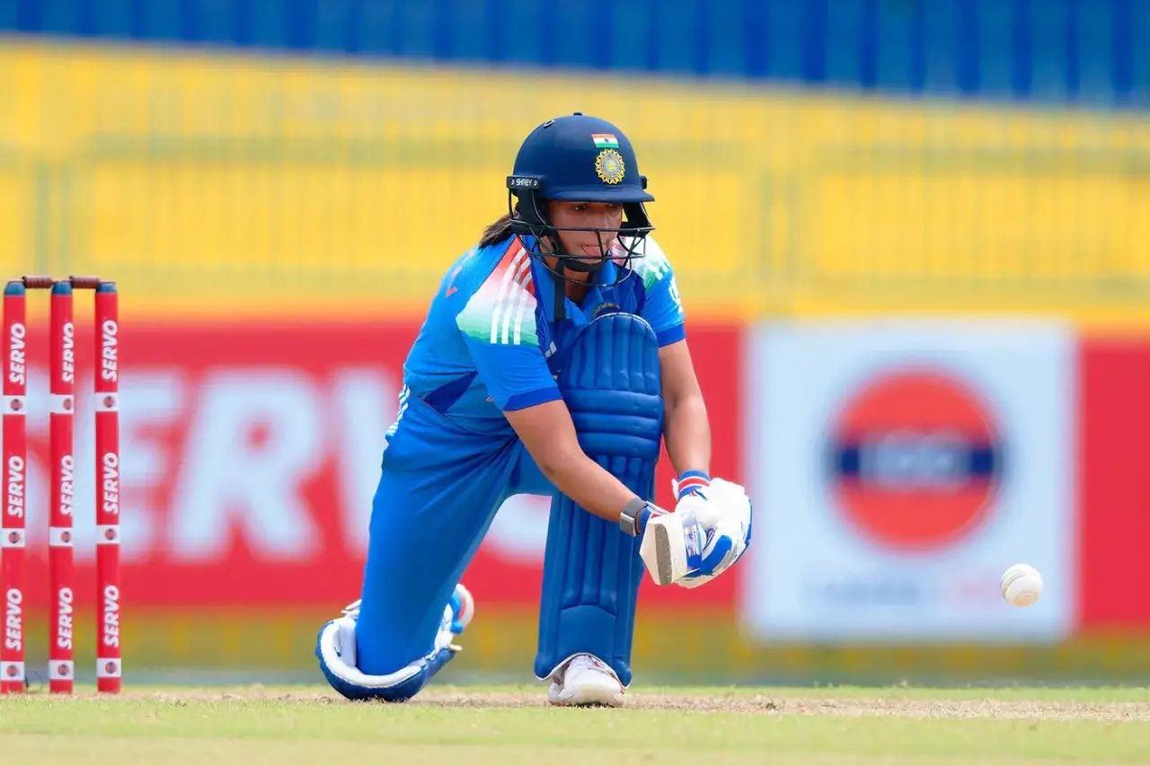 IND-W vs ENG-W: Harmanpreet Kaur joins Mithali, Mandhana in 4K club with 102 in third ODI
