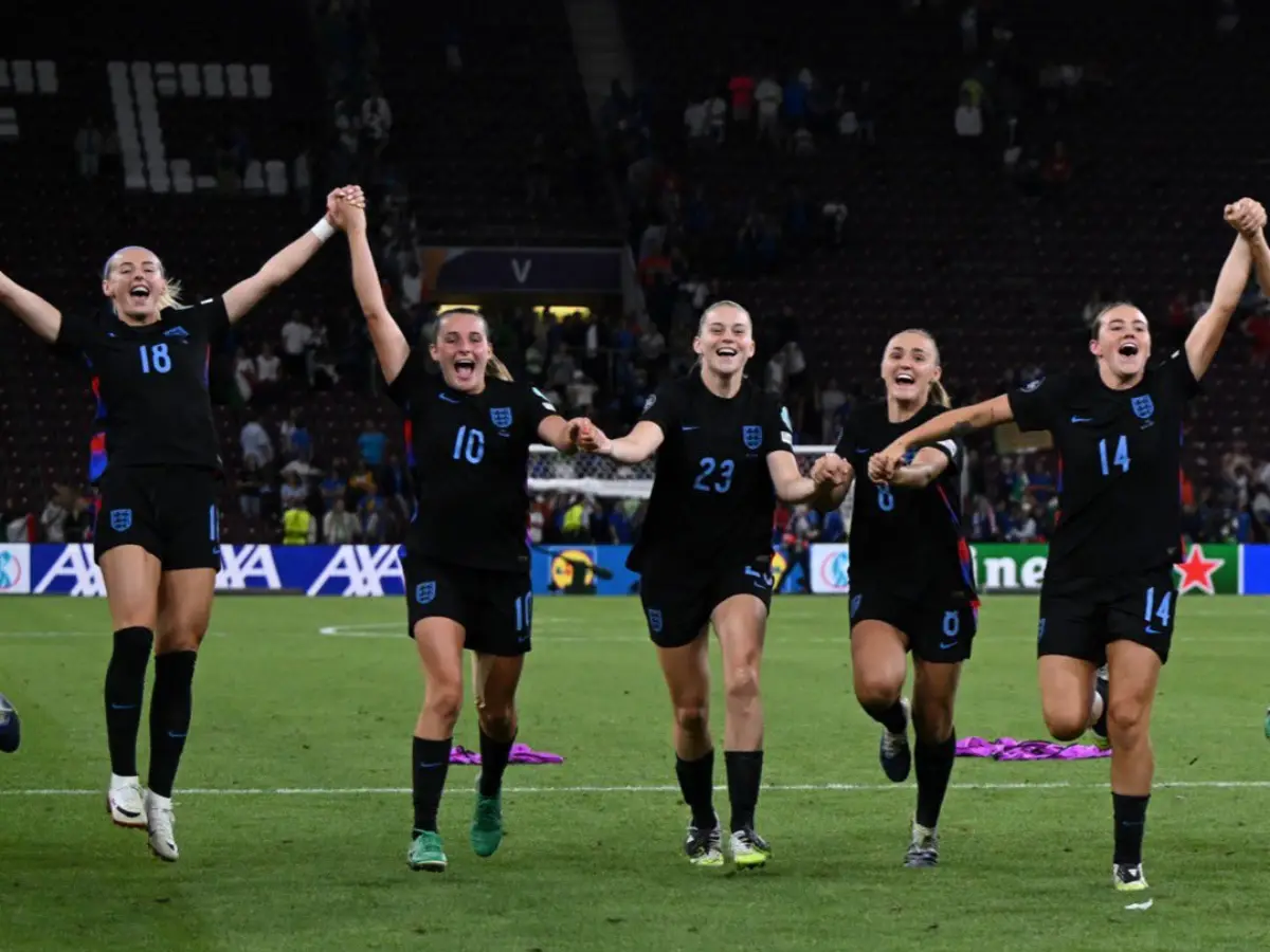 Women's Euro 2025: Chloe Kelly hits winner as late drama takes England into final Women's Euro 2025: Chloe Kelly hits winner as late drama takes England into final