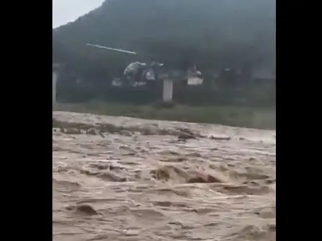 Watch: Army helicopter pilots' daring rescue mission over raging Jammu and Kashmir river Watch: Army helicopter pilots' daring rescue mission over raging Jammu and Kashmir river