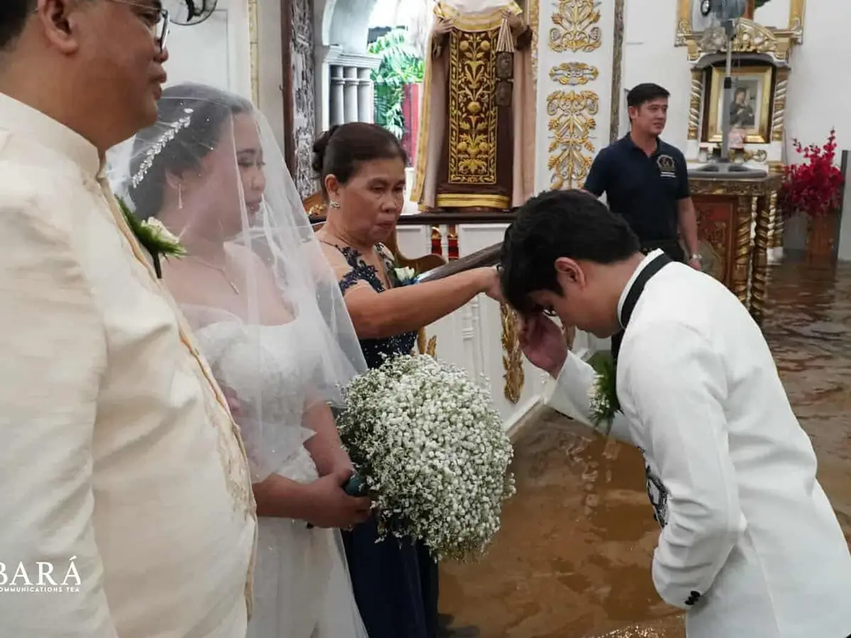 Filipino Couple Marries Amidst Floodwaters After Typhoon