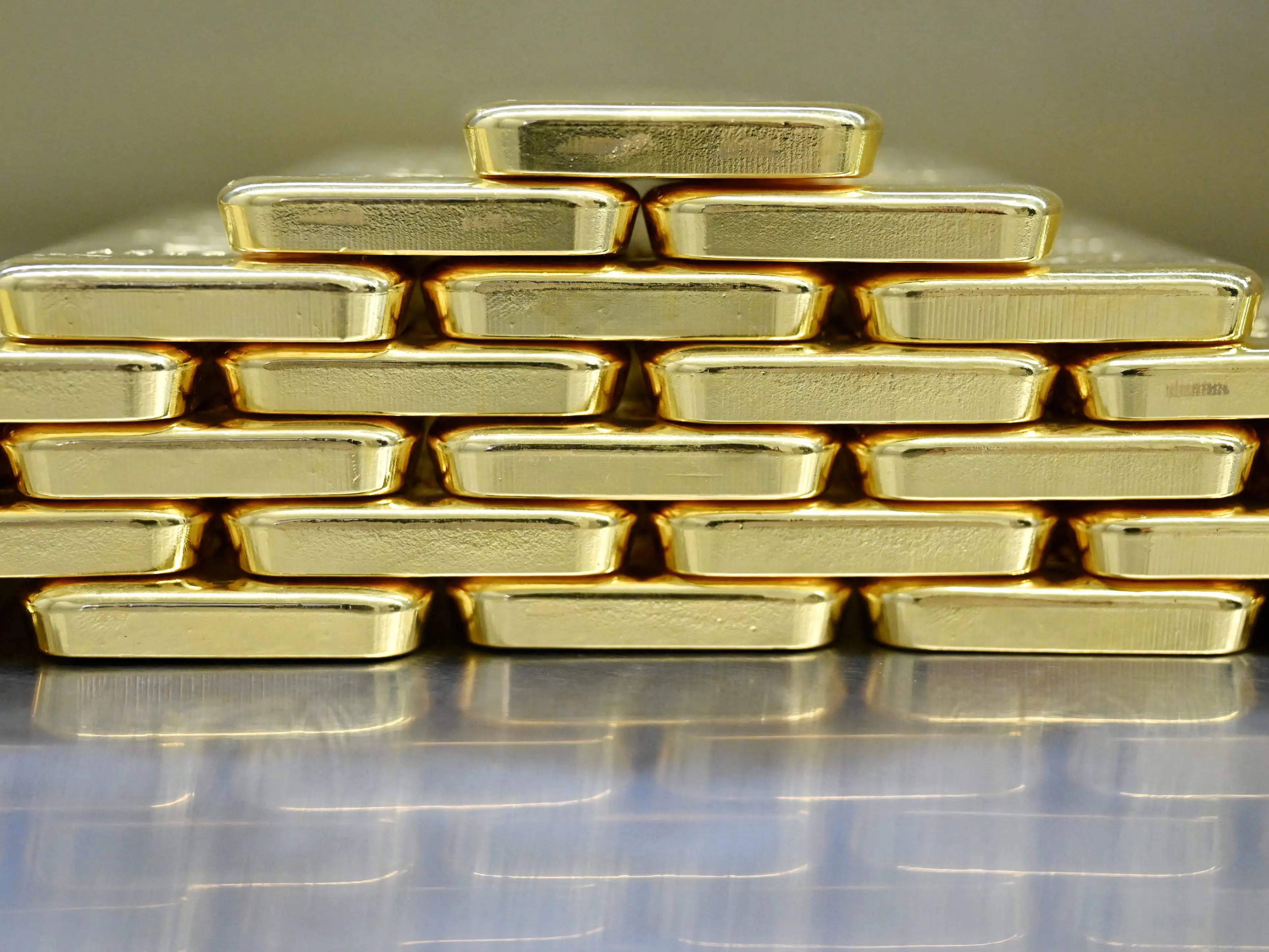Gold price steadies as US trade deals dent safe haven demand