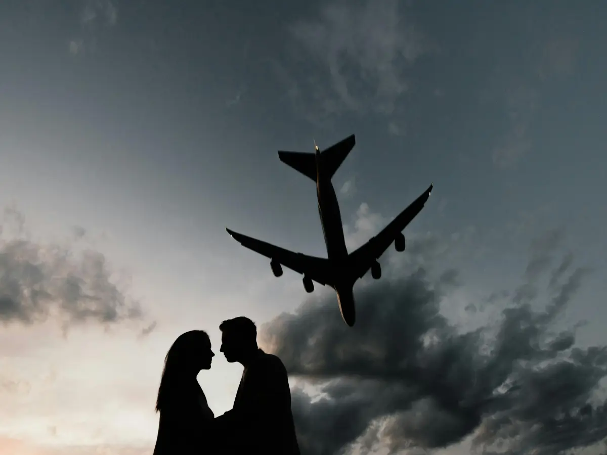 Lewd couple caught engaging in sex right on their seats on the plane to New York Lewd couple caught engaging in sex right on their seats on the plane to New York