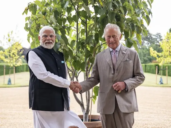 PM Narendra Modi meets King Charles in UK. What was his gift to the monarch? PM Narendra Modi meets King Charles in UK. What was his gift to the monarch?