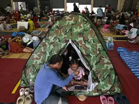 Thailand and Cambodia conflict escalates, over 100,000 people flee homes Thailand and Cambodia conflict escalates, over 100,000 people flee homes