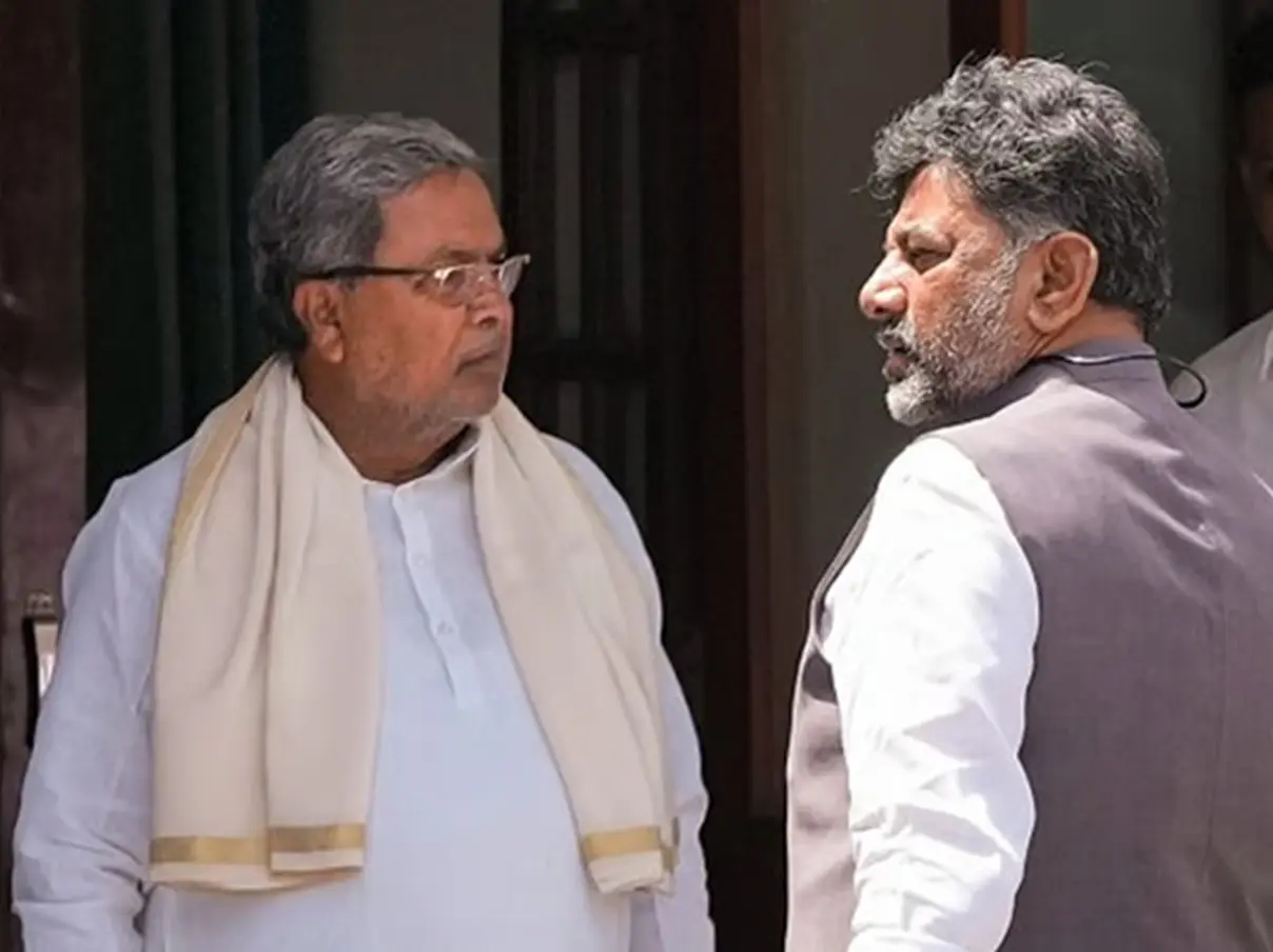 Shivakumar, Siddaramaiah feud sparks clash of aides at Karnataka Bhavan in Delhi: ‘Beaten with a shoe’ Shivakumar, Siddaramaiah feud sparks clash of aides at Karnataka Bhavan in Delhi: ‘Beaten with a shoe’