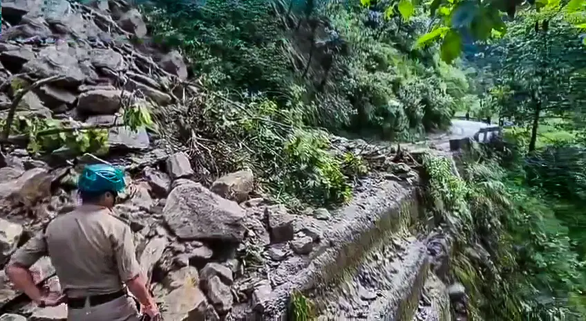 Heavy rain lashes Rudraprayag, 1600 Kedarnath pilgrims evacuated