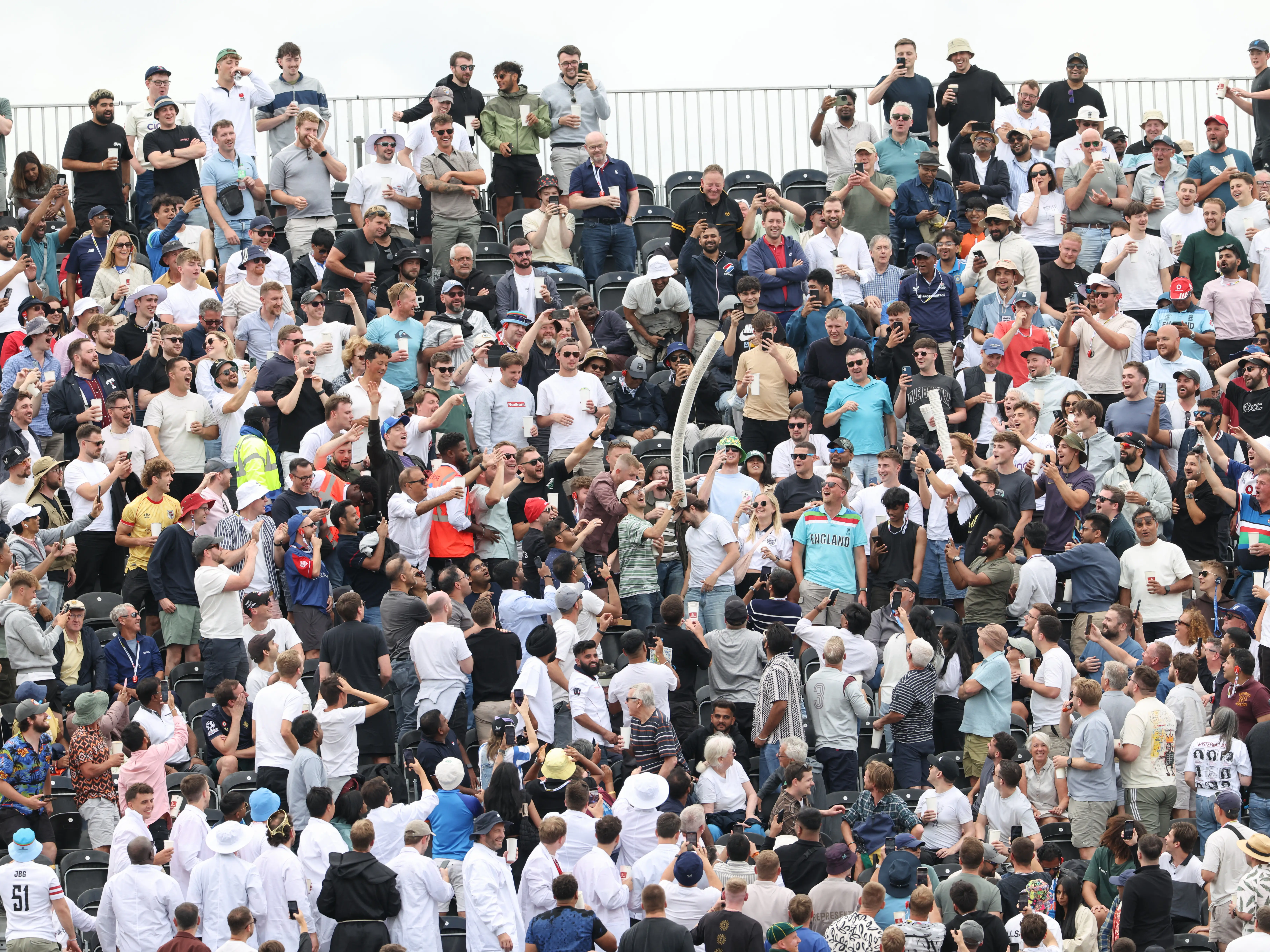 Fan asked to cover Pakistan shirt at India vs England Manchester Test Fan asked to cover Pakistan shirt at India vs England Manchester Test