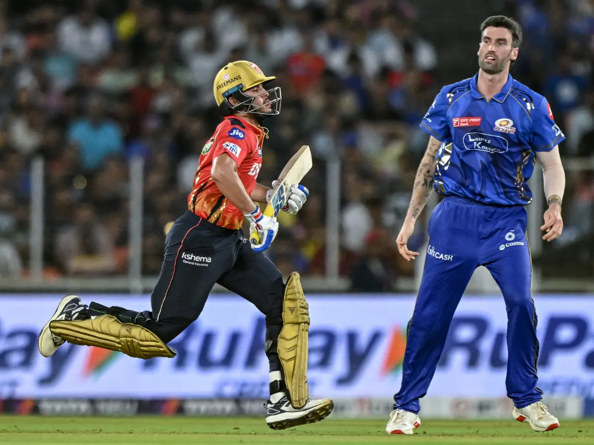 Sports heist of the century! Man steals IPL jerseys worth Rs 650,000 from BCCI's Mumbai headquarters Sports heist of the century! Man steals IPL jerseys worth Rs 650,000 from BCCI's Mumbai headquarters
