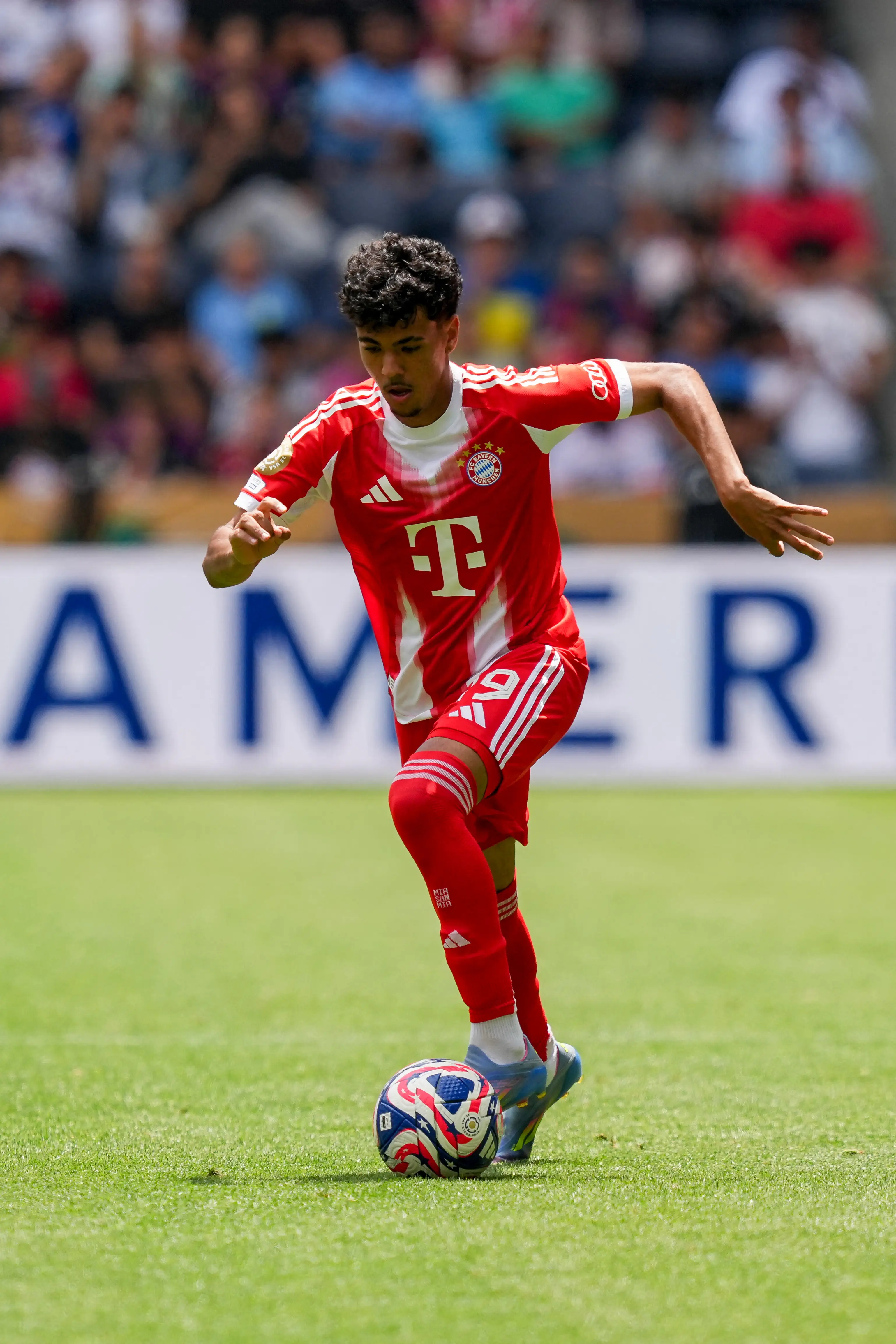 Everton sign Adam Aznou from Bayern Munich on a four-year deal