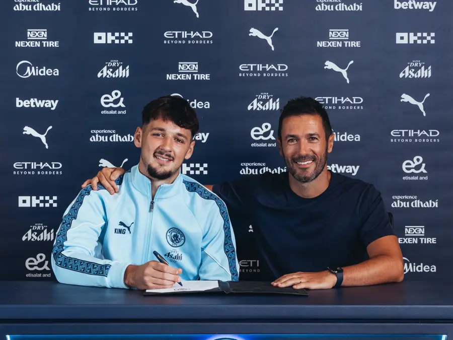 Goalkeeper James Trafford returns to Man City from Burnley in $37 million deal