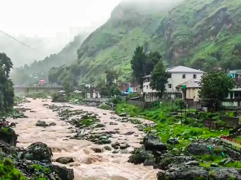 Intense showers across Jammu Kashmir, Schools shut across Poonch district Intense showers across Jammu Kashmir, Schools shut across Poonch district