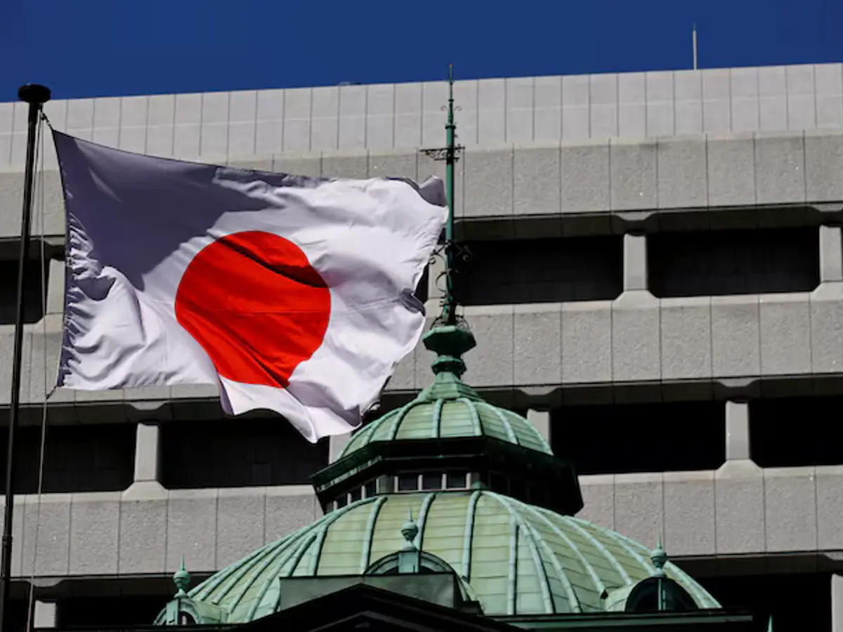 Japan's Finance Minister Concerned as Yen Weakens