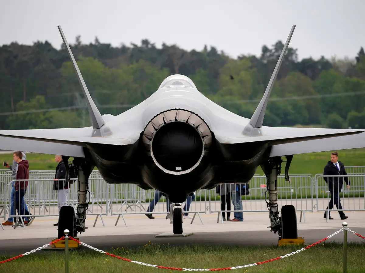 Fighter Jets Using Windows 5 fighter jets so loud they can shatter windows miles away
