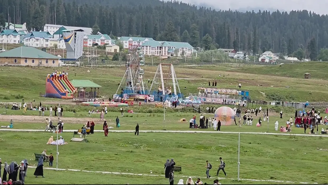 Kashmir tourism on path to recovery, Gulmarg Ski Resort abuzz with tourists