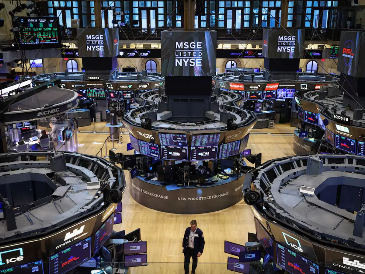 US markets dive as weak jobs data and new tariffs trigger sell-off