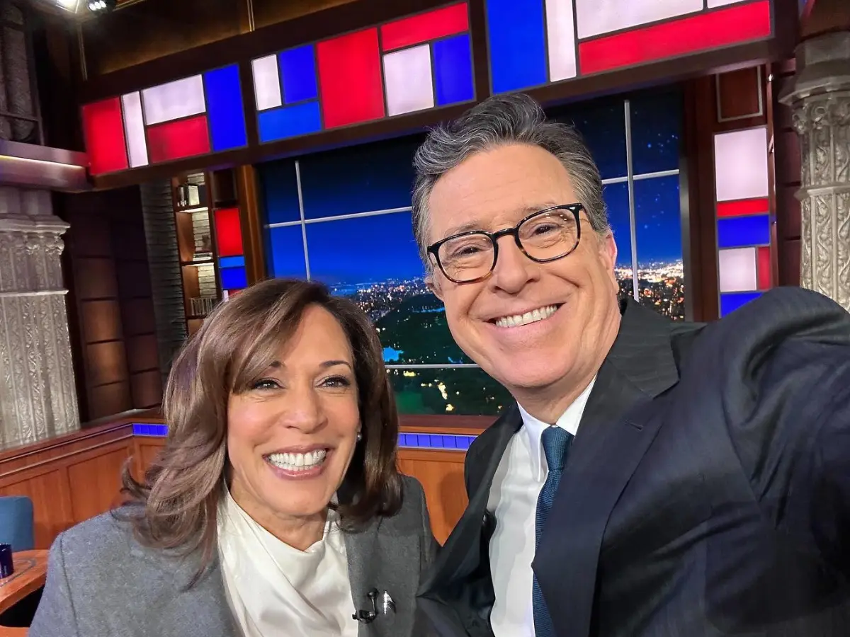 Kamala Harris reveals why she only uses wired headphones, and now everyone is scared Kamala Harris reveals why she only uses wired headphones, and now everyone is scared