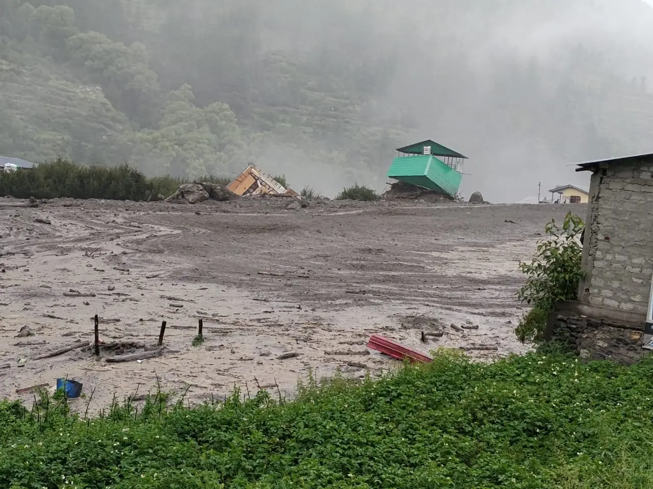 Cloudburst in Uttarkashi triggers flash floods; several villagers swept away Cloudburst in Uttarkashi triggers flash floods; several villagers swept away