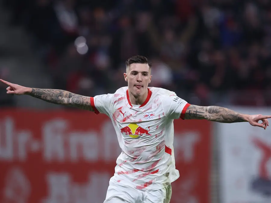 Benjamin Sesko transfer news: Manchester United submit bid for Leipzig striker after Newcastle United intensifies pursuit