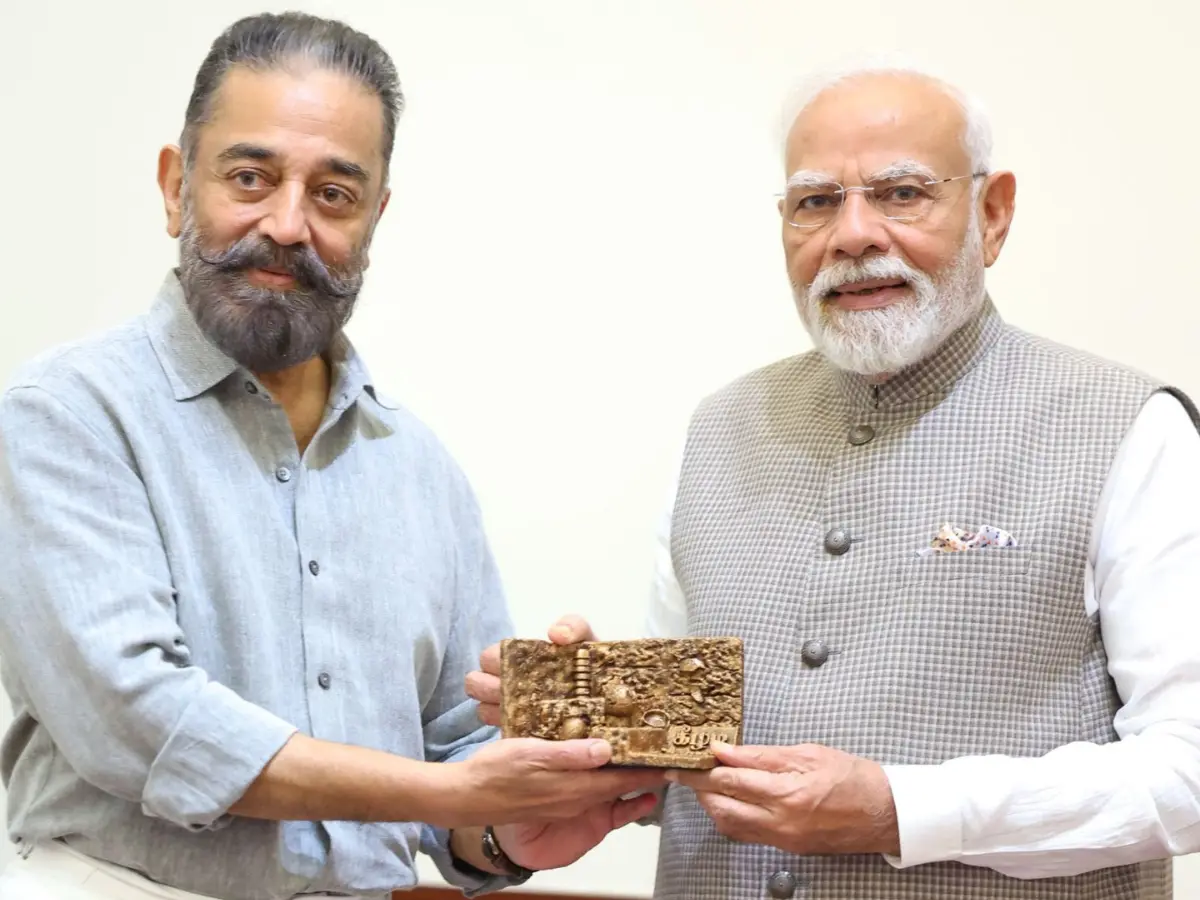 Kamal Haasan meets PM Modi, urges for antiquity for Keeladi village Kamal Haasan meets PM Modi, urges for antiquity for Keeladi village