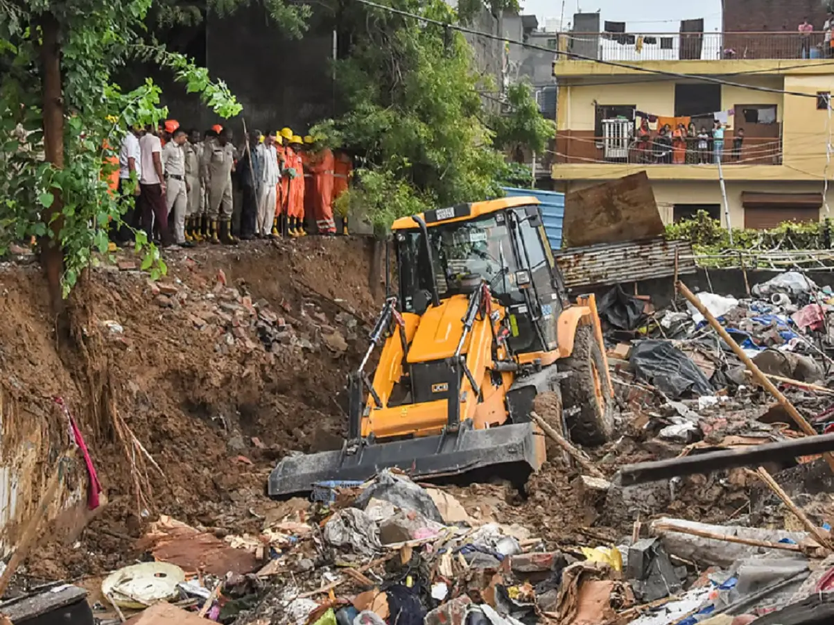 7 killed, including 2 children, in Delhi wall collapse after heavy rain 7 killed, including 2 children, in Delhi wall collapse after heavy rain