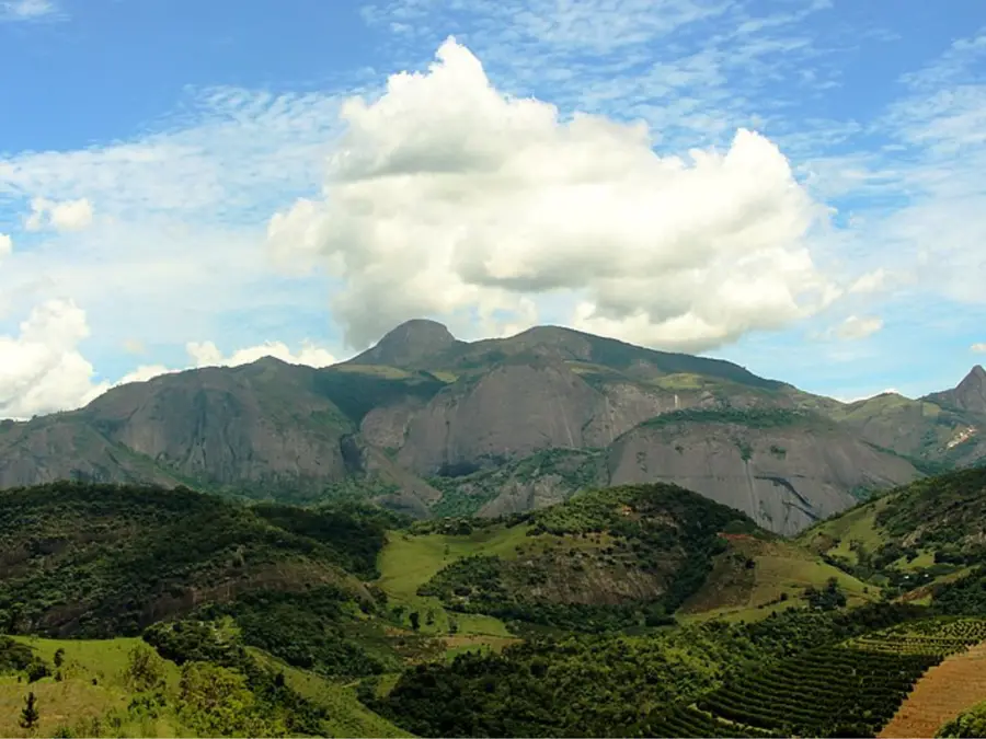 Sexual escapade on a cliff kills Brazilian couple as their car rolls down 1,300 feet