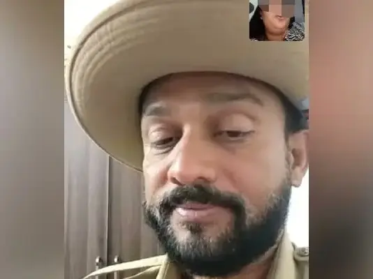 Thief wears Bengaluru Police constable's uniform, flaunts it to wife on video call Thief wears Bengaluru Police constable's uniform, flaunts it to wife on video call