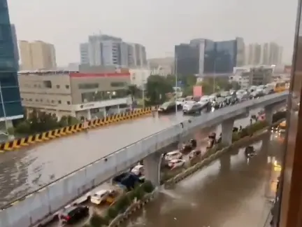 Alert! IMD issues heavy rainfall warning for 11 Telangana districts, including Hyderabad — Details inside Alert! IMD issues heavy rainfall warning for 11 Telangana districts, including Hyderabad — Details inside
