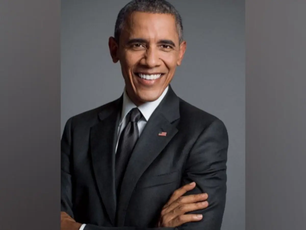 Trump moves Obama, Bush portraits to 'less prominent position' in White House, netizens call US Prez 'insecure'