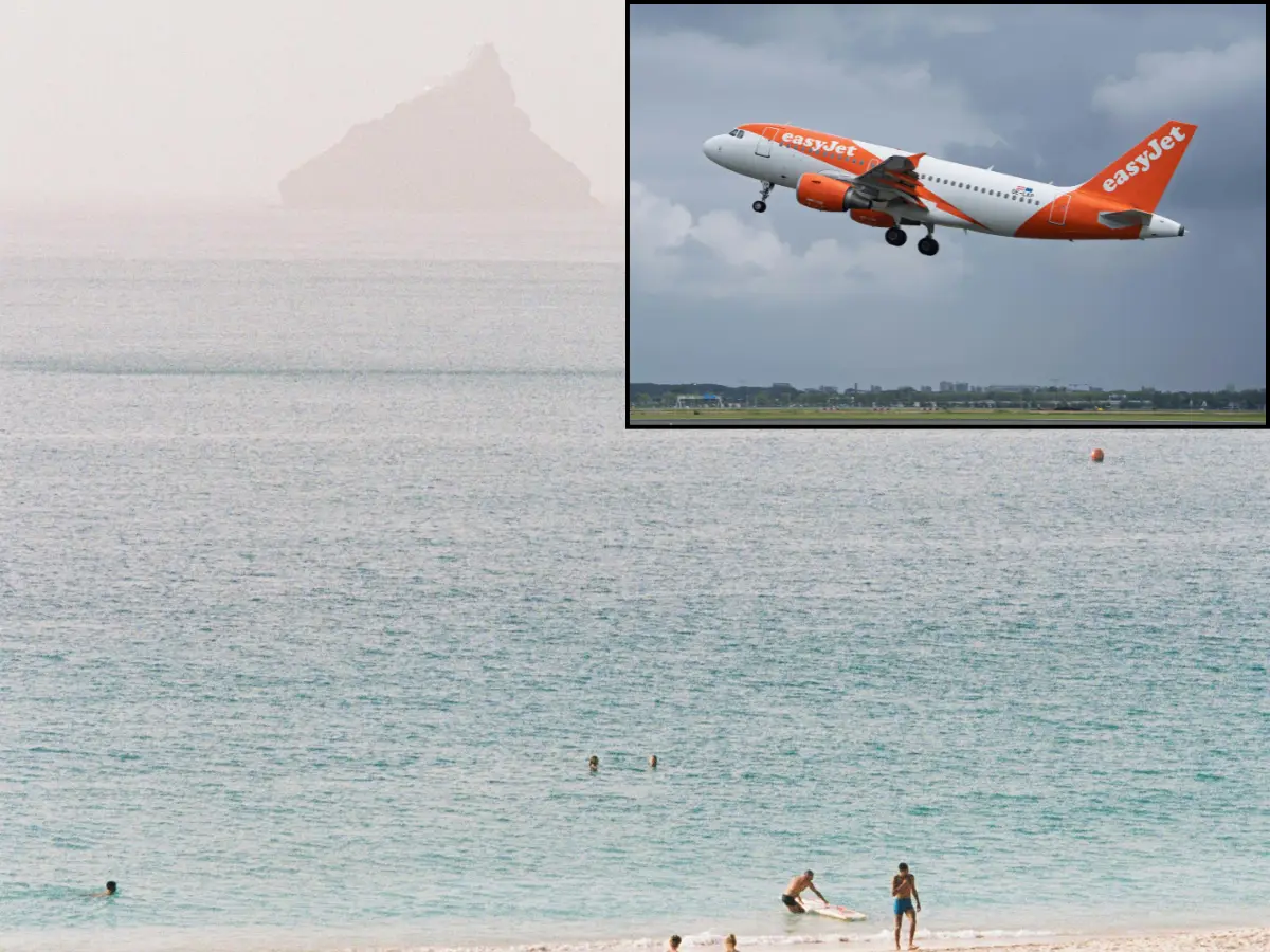 Drunk EasyJet pilot strips naked in hotel lobby. 'Wouldn't put him in charge of a toy plane' Drunk EasyJet pilot strips naked in hotel lobby. 'Wouldn't put him in charge of a toy plane'