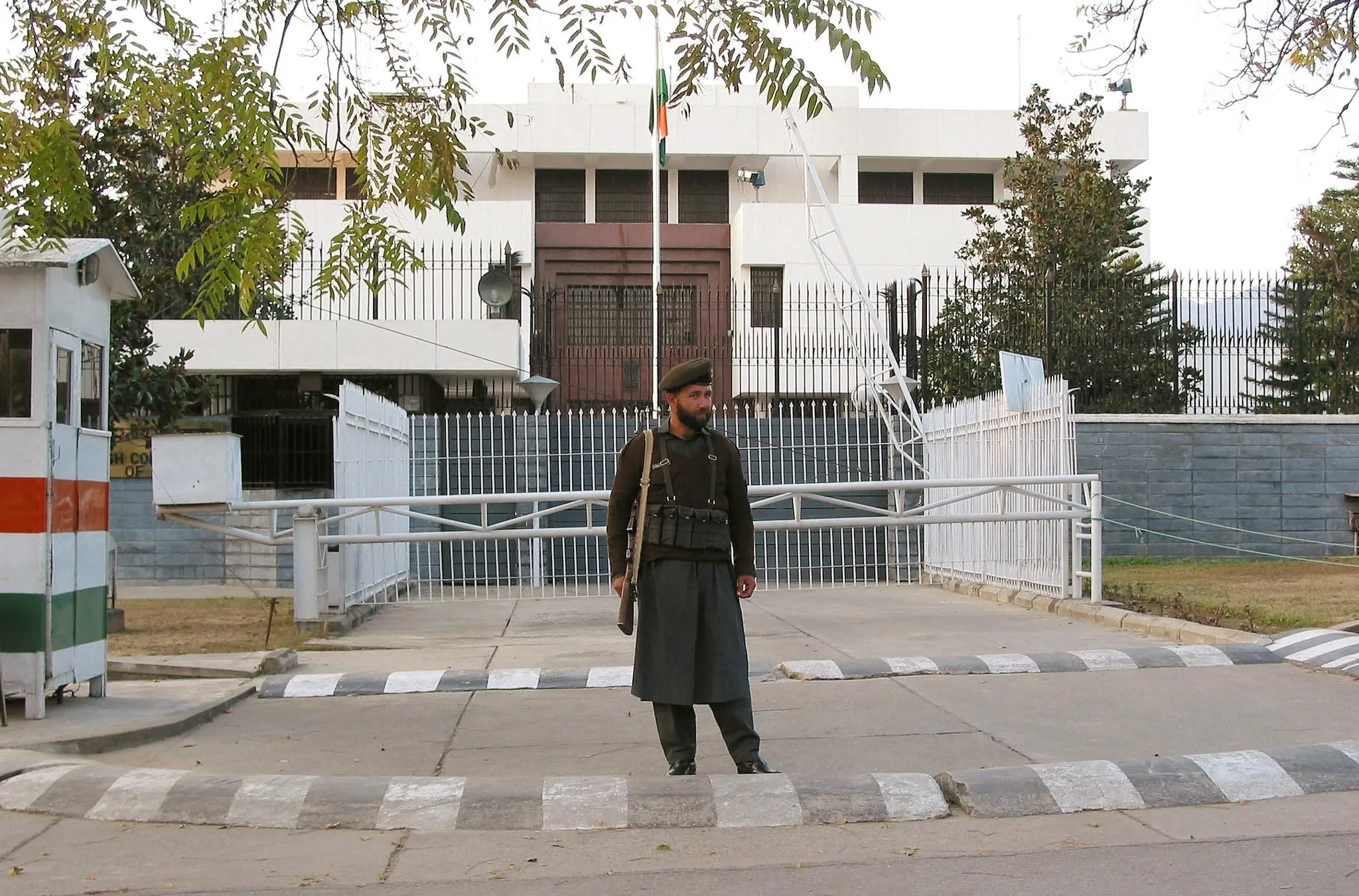 Pakistan stops newspapers to Indian diplomats in Islamabad