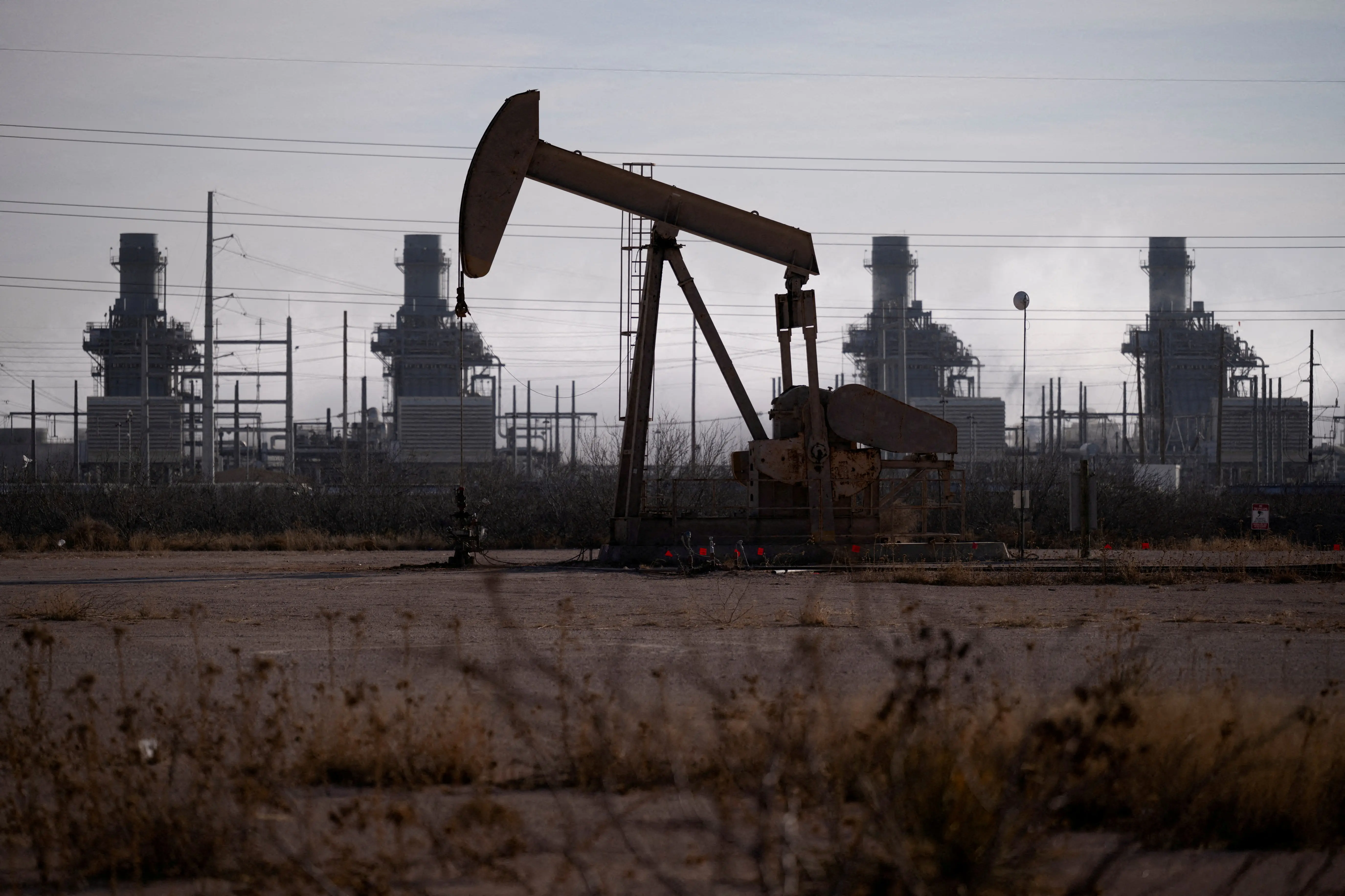 Oil prices stabilise amid US-China trade truce extension and awaited US-Russia talks